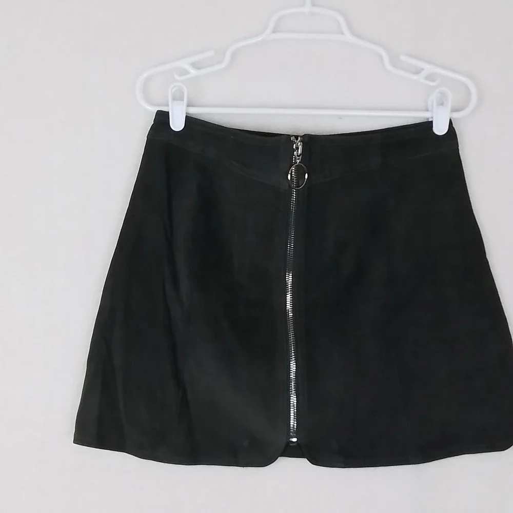 H&M Full Front Zip Leather Suede Mini Skirt Size Medium in Green‎ *flawed*